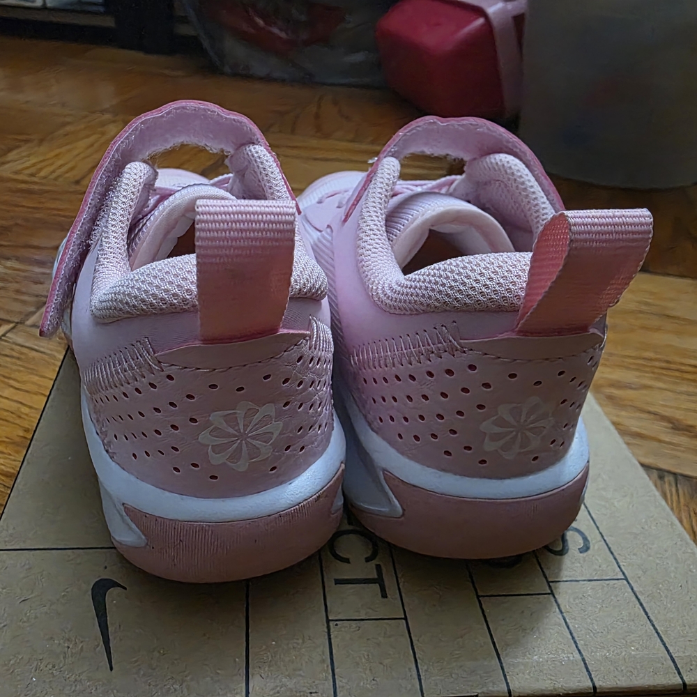 NEW With Box - Nike Omni Multi-Court Sneaker - Picture 5 of 8